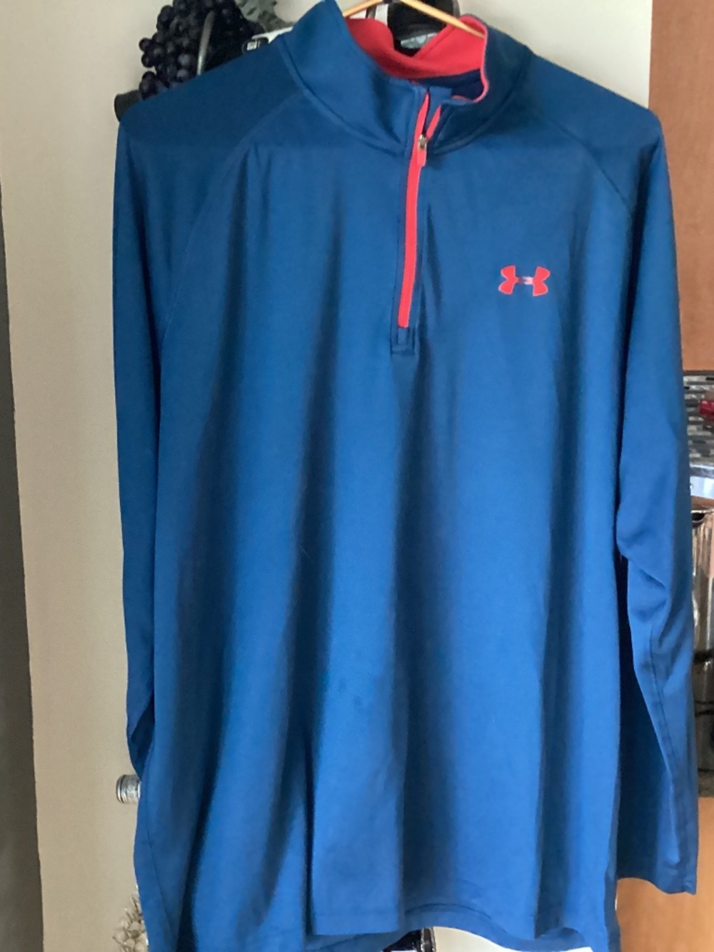 Men’s Under Armour pullover